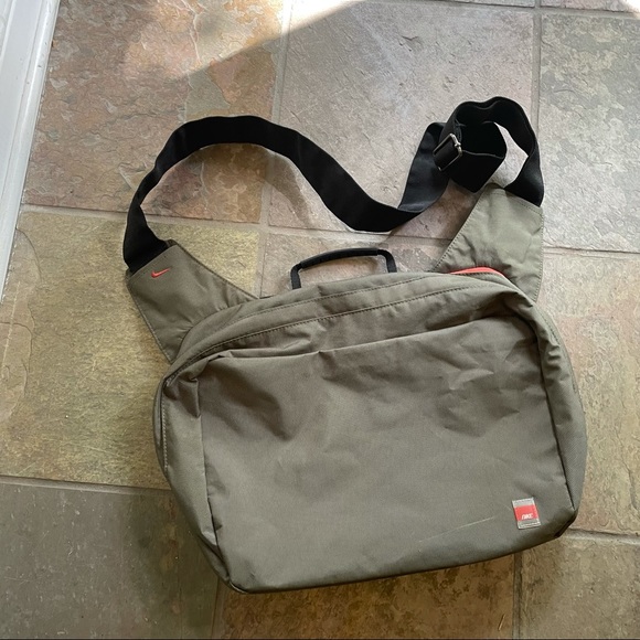 Nike Other - Nike Green Men’s Messenger Unisex Bag